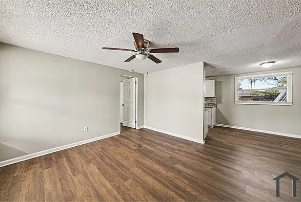 5608 E 29th Ave — Photo 9