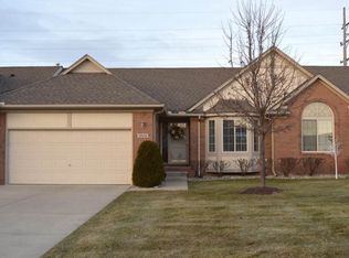 28049 Cotton Creek Dr, Chesterfield, MI 48047