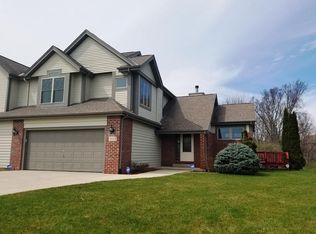 3213 S Ridge Crest Ct, New Berlin, WI 53151