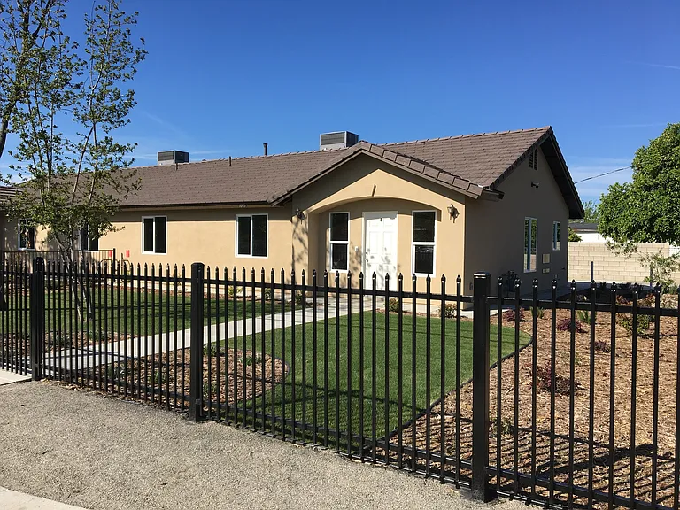 1005 S Baker St — Photo 1