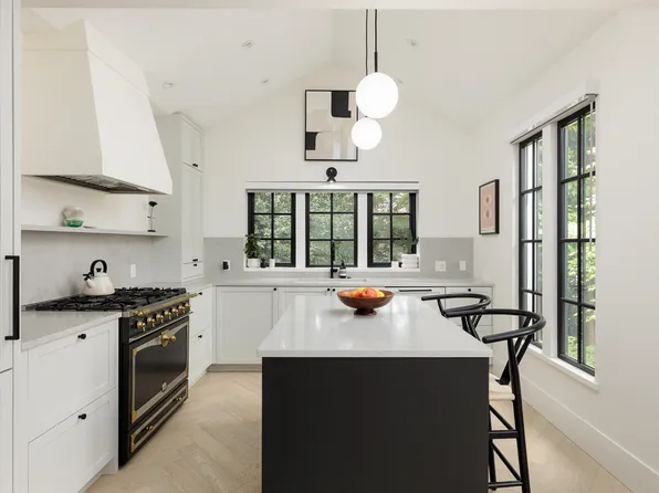 2502 W 33rd Ave, Vancouver, BC V6N 2E6