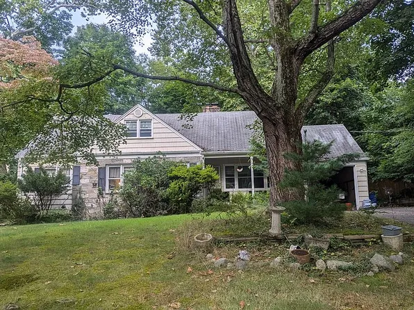 11 Hollywood Pl, Ho Ho Kus, NJ 07423