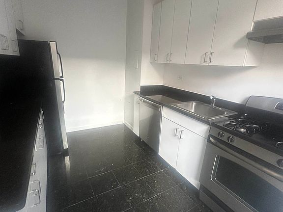 5th image of 892 Amsterdam Ave #61
