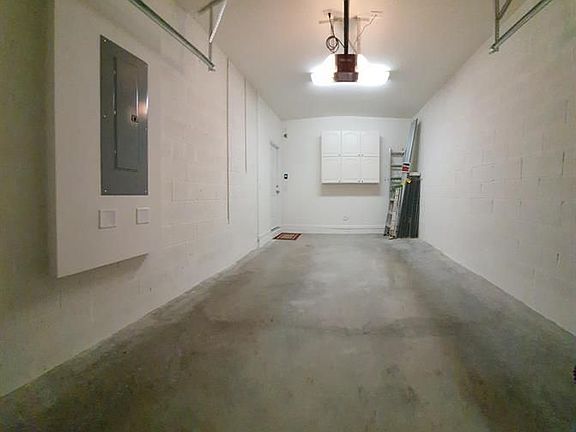 5th image of 318 NE 47th Pl