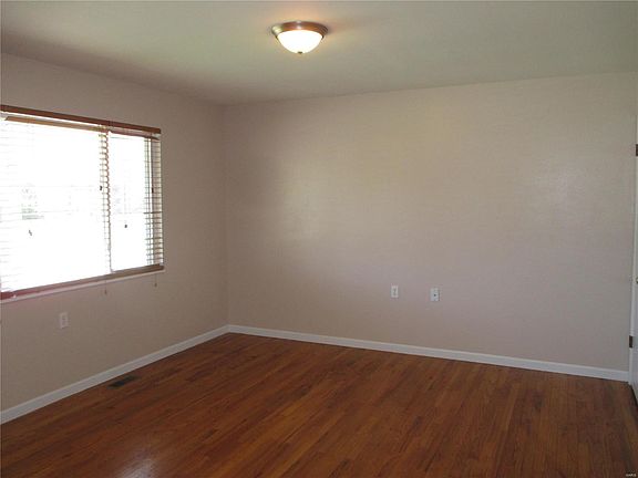 2nd image of 2874 Radnor St