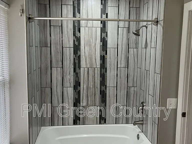1608 S Kalanchoe Ave — Photo 28