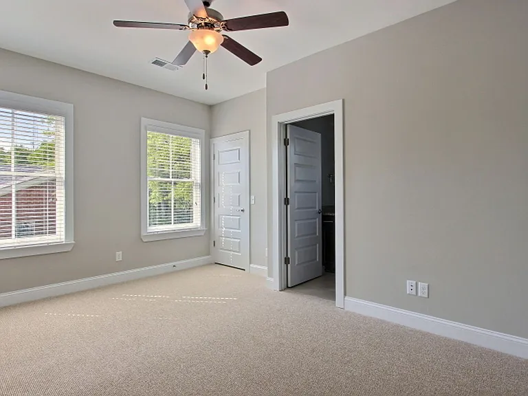 Modern Comfort in the Historic District New 3BR Townhouse with Private Garage Parking — Photo 8