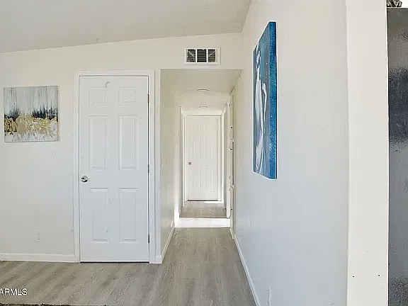 3 bed, 960 sqft, $1,250 — Photo 2