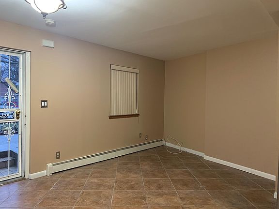 3rd image of 1632 Allerton Ave #1