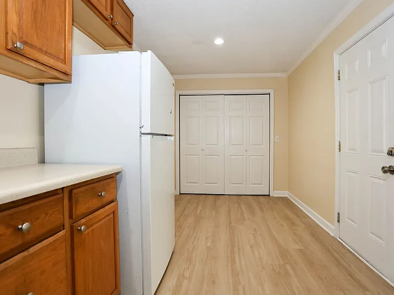 3165 Laura Ln — Photo 11