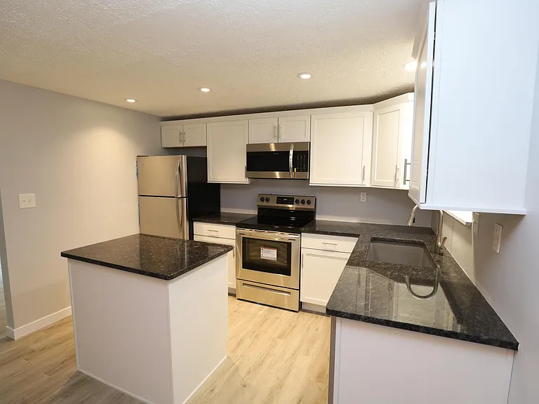 1232 E Henry Clay Ave — Photo 4