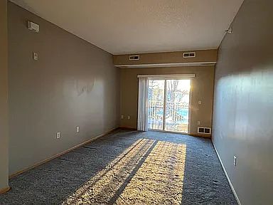 4th image of 1590 Parkwood Dr APT 104