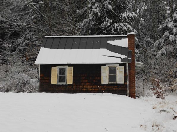 64 County Road, Springfield, VT 05150