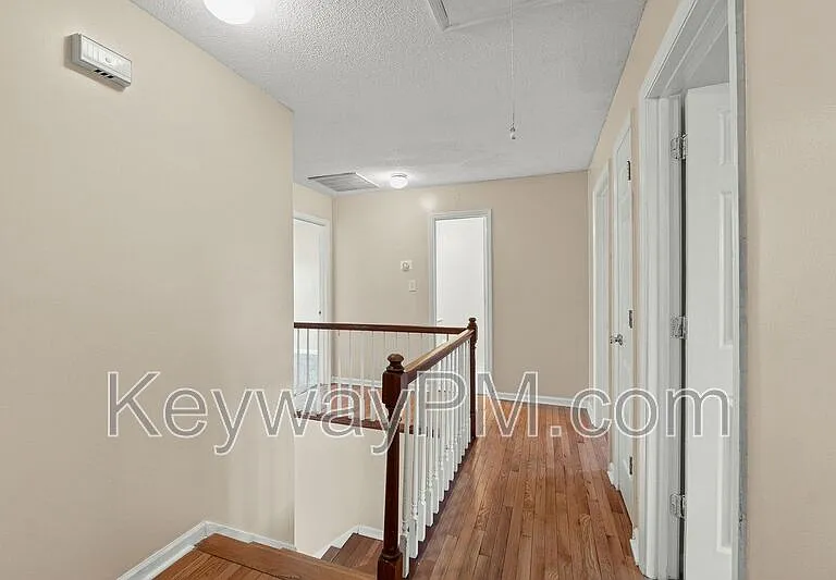 1063 Waltons Pass — Photo 17