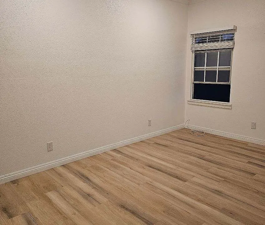 Large bedroom! With walk-in cliset