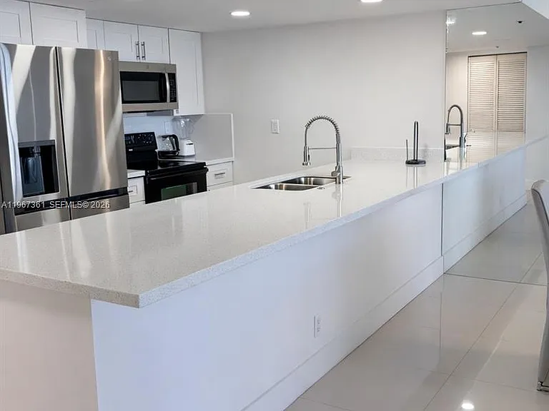 1717 N Bayshore Dr #A-1132 — Photo 3