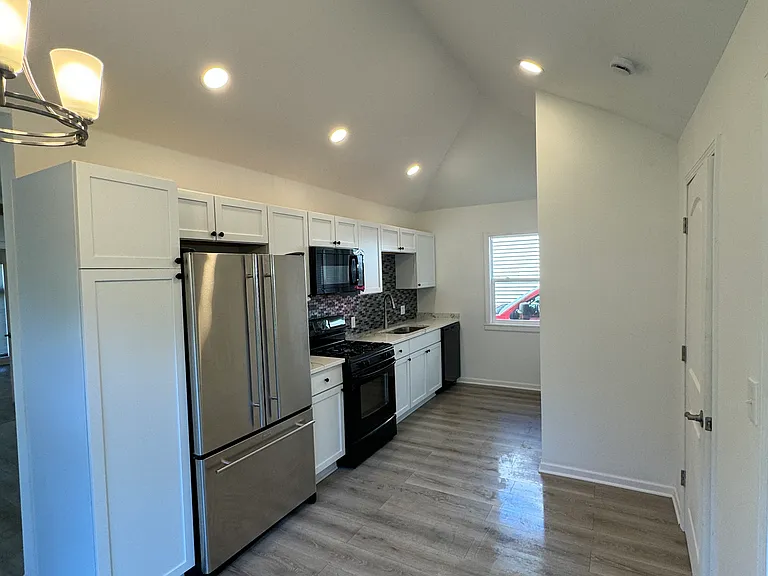 115 N Greenfield Ave — Photo 10