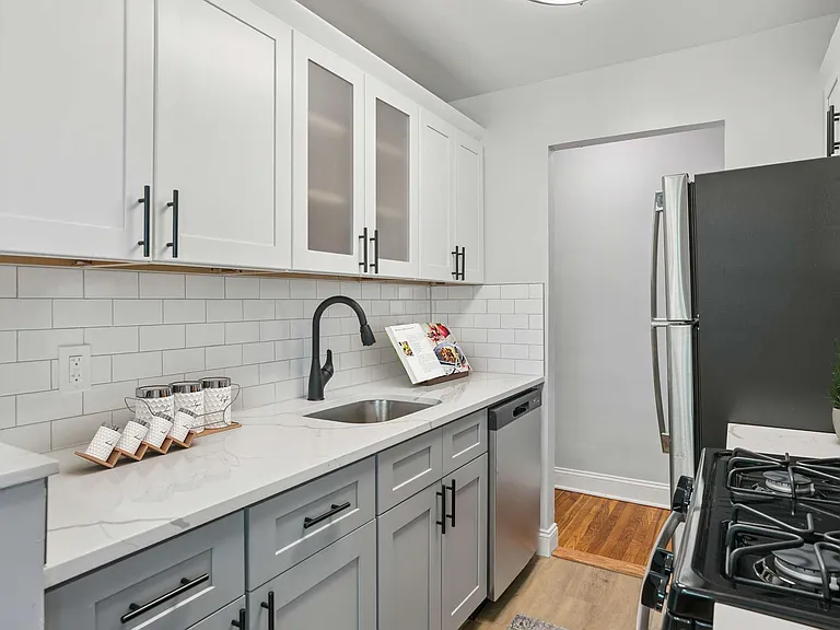 Eagle Rock Apartments at Carle Place — Photo 7