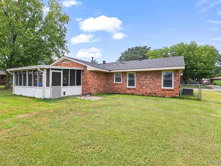 111 Lori St — Photo 35