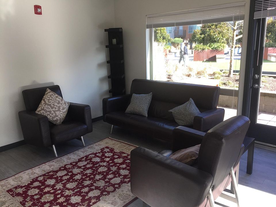 2nd image of 15585 NE 24th St