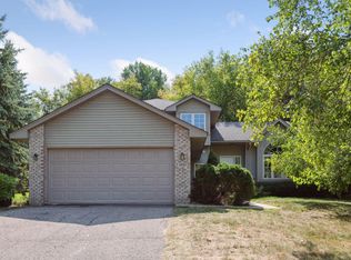 3951 Country Oaks Dr, Chanhassen, MN 55317
