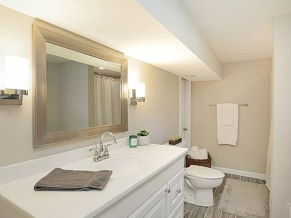 2nd image of 1609 Flag Ave N