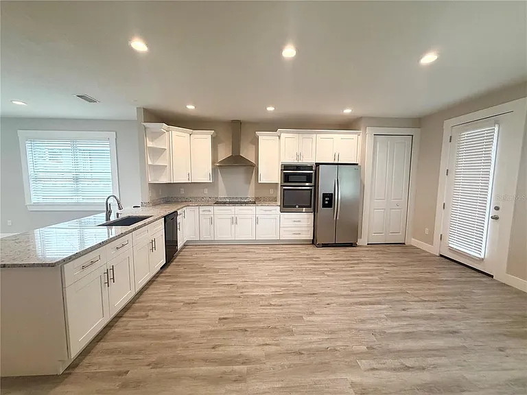 2125 W Saint Joseph St — Photo 5