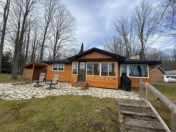 2nd image of 154 W Camp Lake Rd