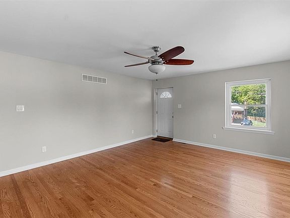 5th image of 3554 Boswell Ave