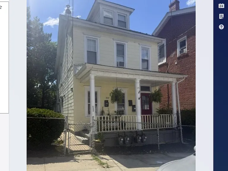 532 Carlton Ave — Photo 1