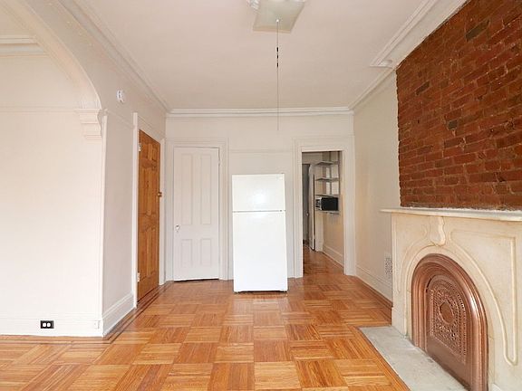 3rd image of 54 6th Ave #2