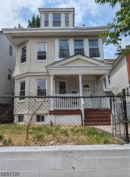 3 bed, $2,500 — Photo 1