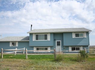 42 Dunham Rd, Glenrock, WY 82637
