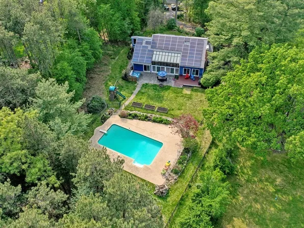 35 Pond St, Hopkinton, MA 01748