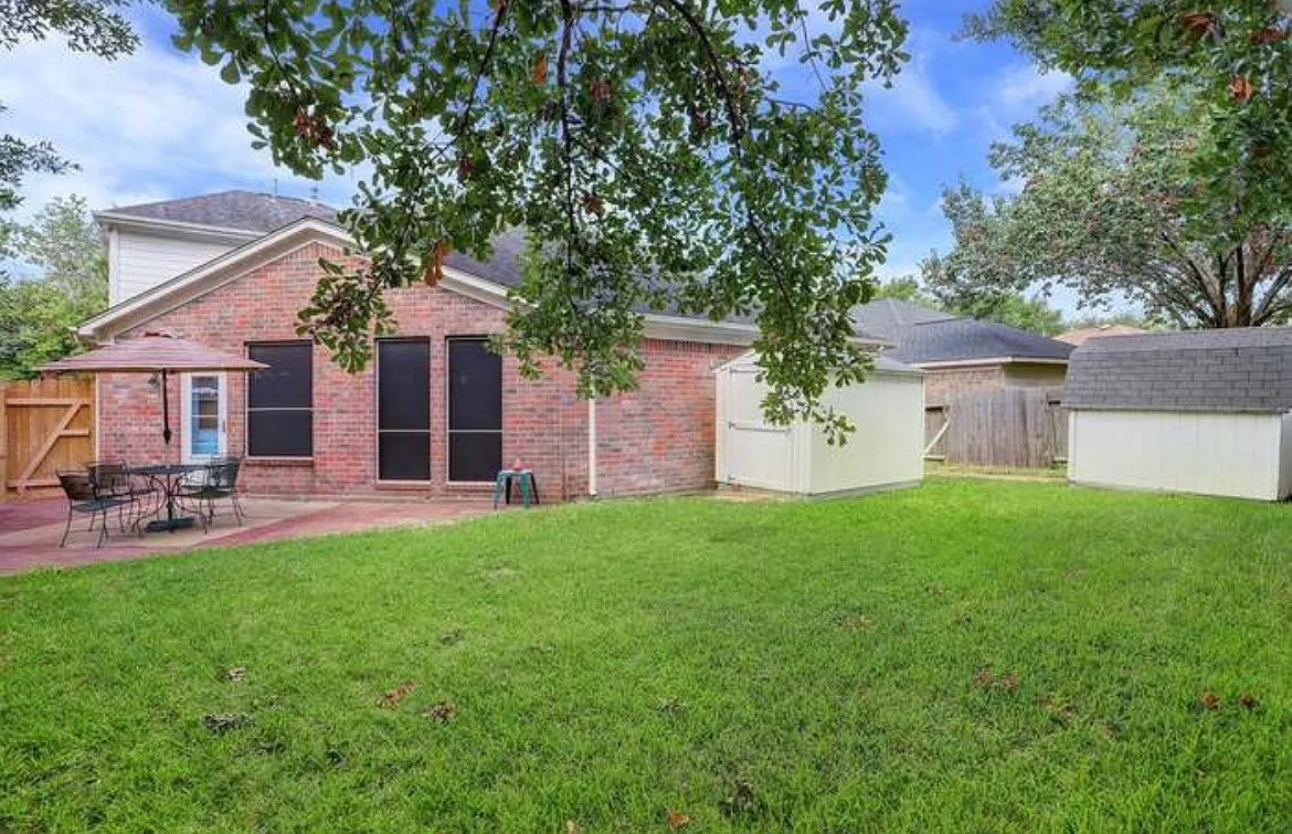 4 bed, 2.5 bath, 2988 sqft, $2,550 — Photo 3