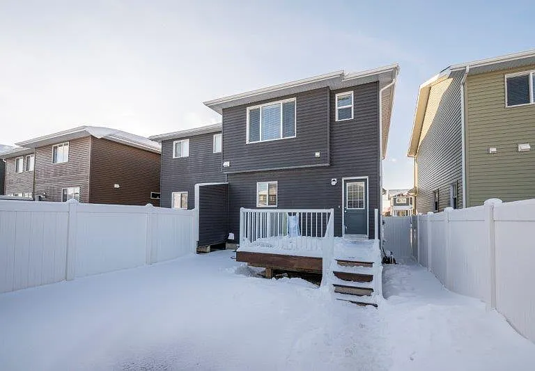226 Redstone Dr NE — Photo 37