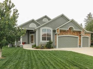 17760 S Roundtree Dr, Olathe, KS 66062