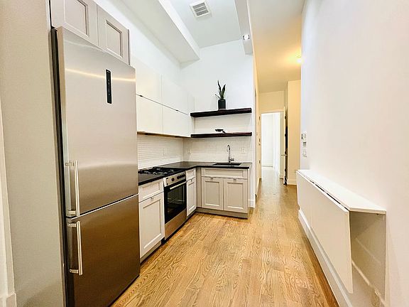 3rd image of 555 Fairview Ave APT 2L