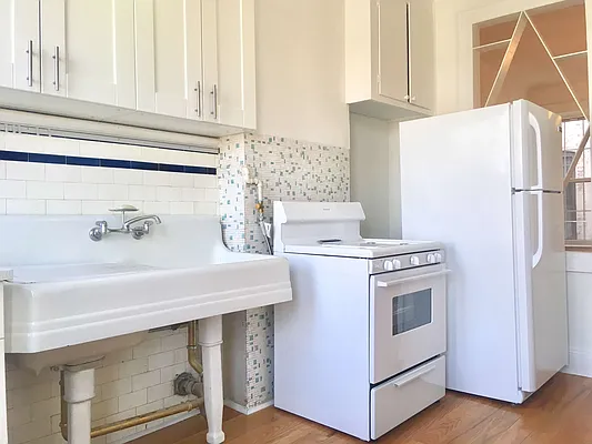 Rented by Premier Metro Realty Corp | media 2