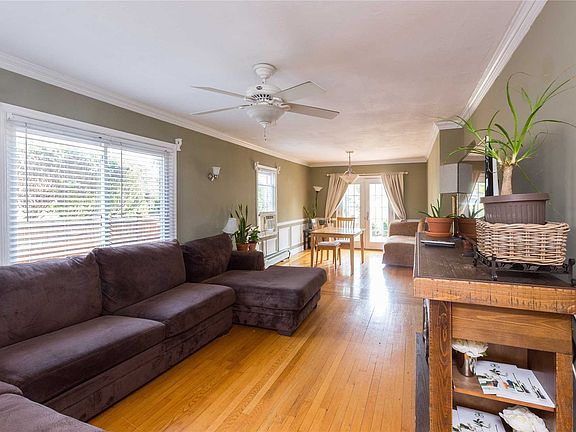 3rd image of 5 Cedar Dr