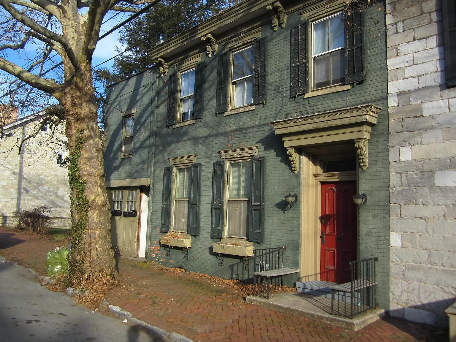 2 bed, $1,200 — Photo 1