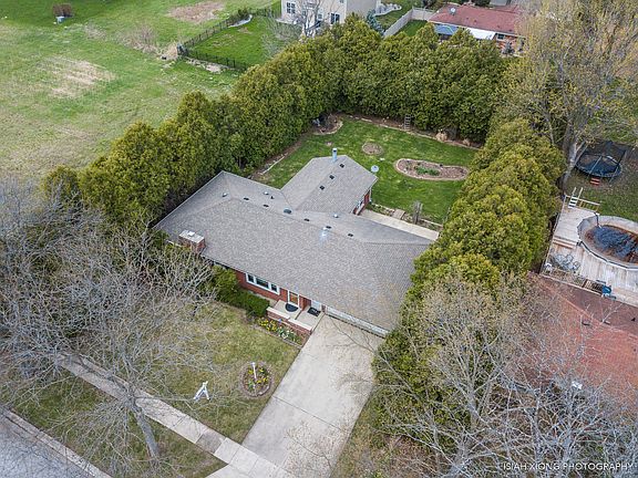 3rd image of 325 Calkins Dr