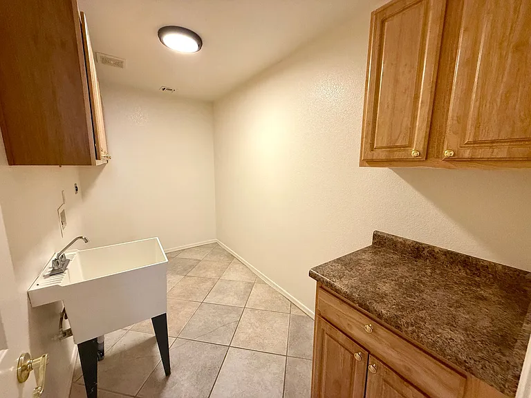 660 Country Club Dr — Photo 26