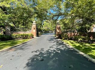 870 W Deerpath, Lake Forest, IL 60045