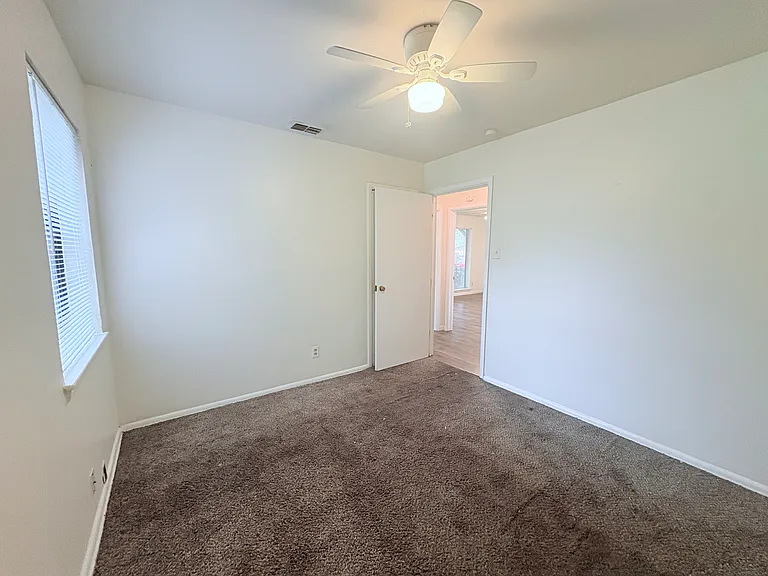 1004 Powell Rd — Photo 14