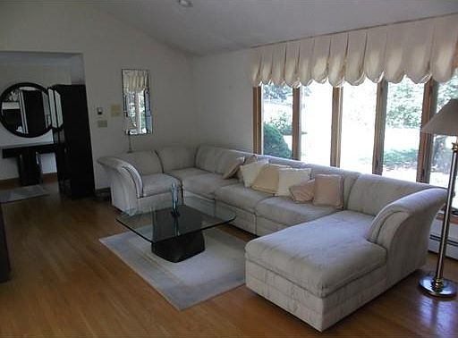 5th image of 140 Sherwood Dr S
