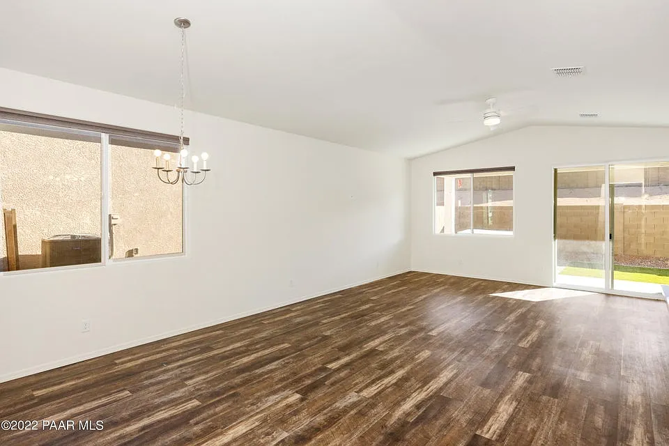 Building Photo - 1385 Warbler Way
