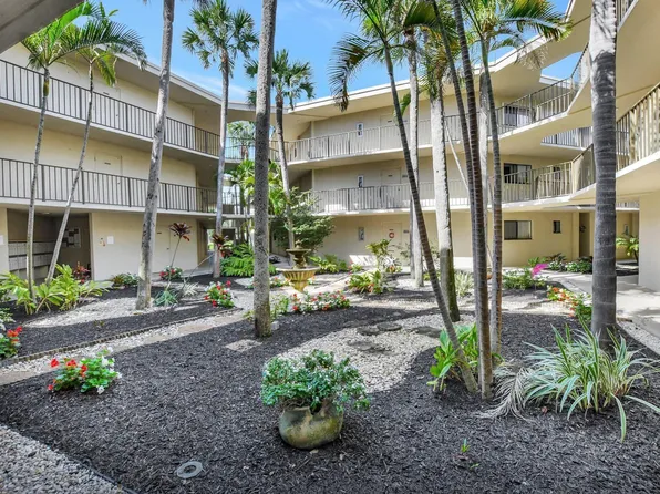 5340 Las Verdes Circle #208, Delray Beach, FL 33484