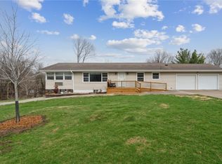 10304 Hall Rd, Cedar Rapids, IA 52411