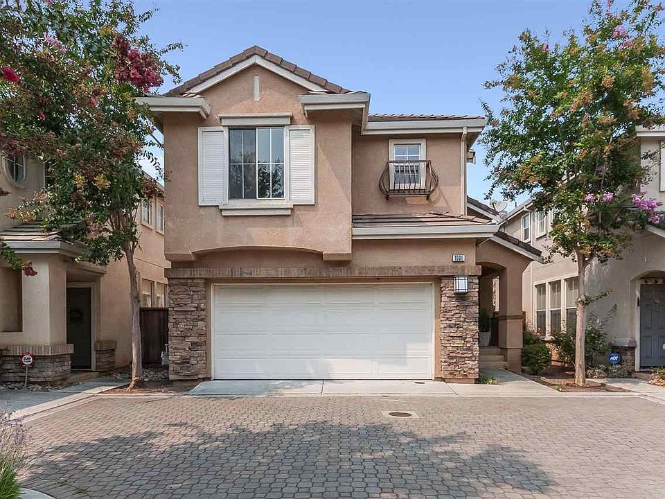 2nd image of 1091 McKay Dr